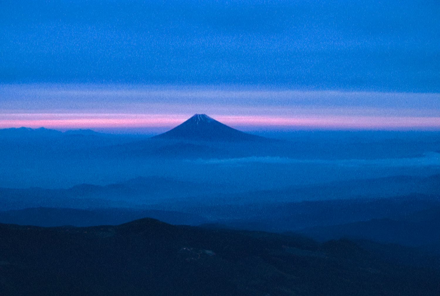 sunset behind mount Fujiyama - Mount Fujiyama, Japan,  from the air - 1966 - Kodachrome - Tony Karp, design, art, photography, techno-impressionist, techno-impressionism, aerial photography , drone , drones , dji , mavic pro , video , 3D printing - Books -